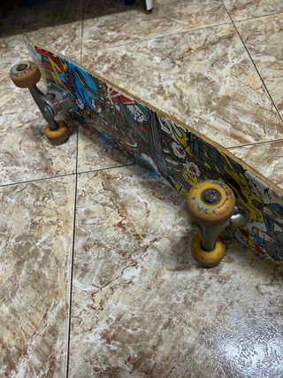 Skate Oxelo con diseño de cómic