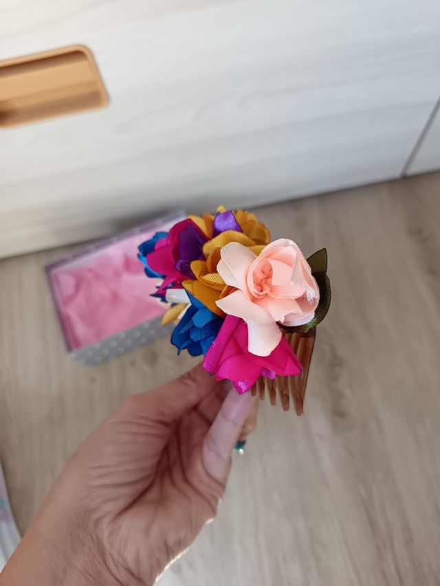 Tocado peineta flores