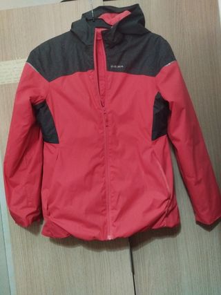 Parka Quechua roja y gris talla 8-10