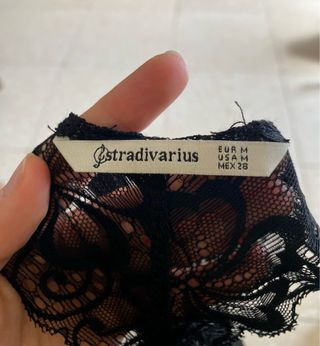 Top encaje negro halter Stradivarius
