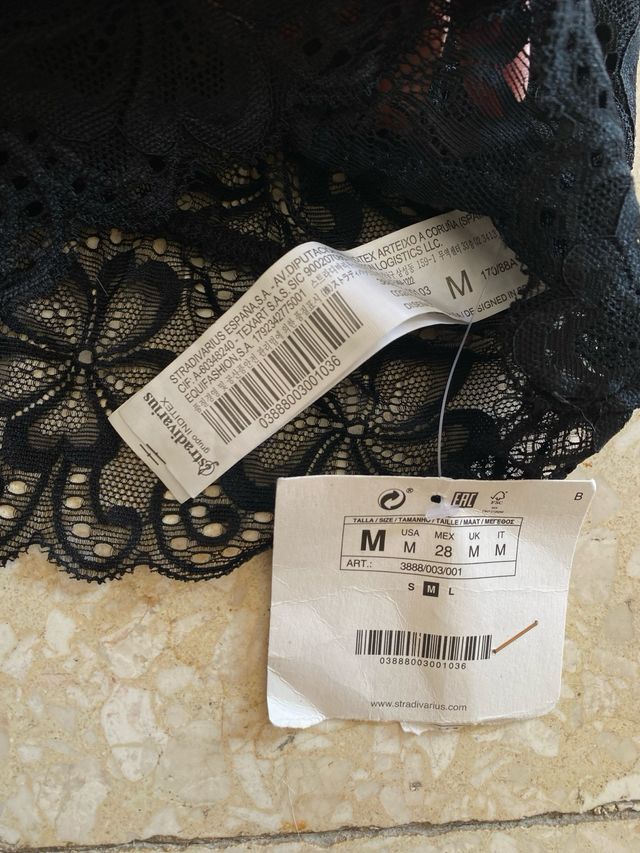 Top encaje negro halter Stradivarius