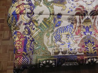 Antigua colcha bordada en hilo de seda s/estrenar