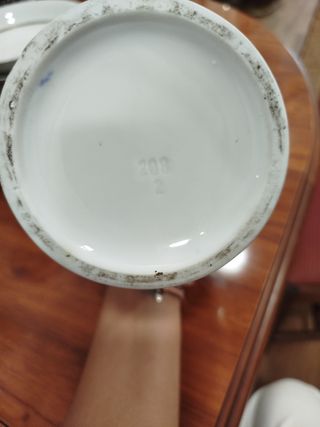 Jarrón de porcelana con flores