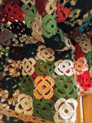 Manta crochet y plato decorativo