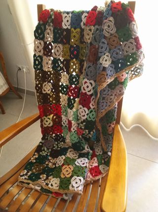 Manta crochet y plato decorativo