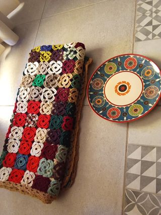 Manta crochet y plato decorativo