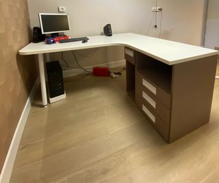 Mesa de despacho amplia
