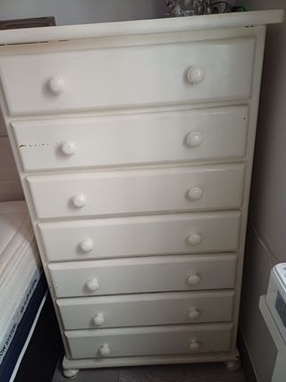 Mueble de madera blanco con cajones