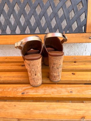 Sandali con zeppa Tata marrone e oro