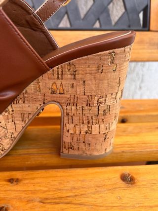 Sandali con zeppa Tata marrone e oro