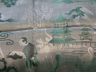 Antigua colcha de seda verde y plateada