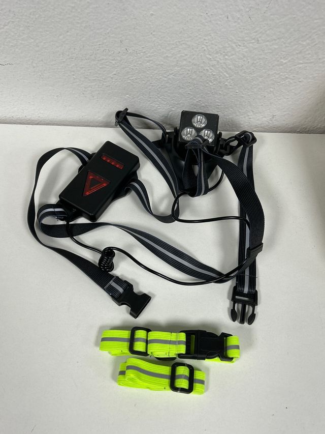 LED per correre con bretelle e strisce riflettenti