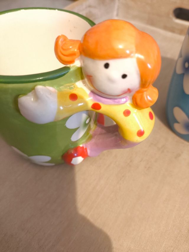 Coppia tazze ceramica con bambina