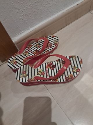 Chanclas Desigual elegantes T 38 con plataforma