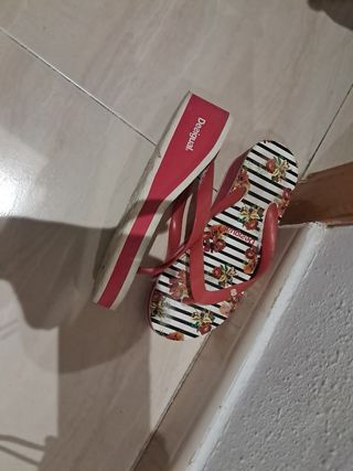 Chanclas Desigual elegantes T 38 con plataforma