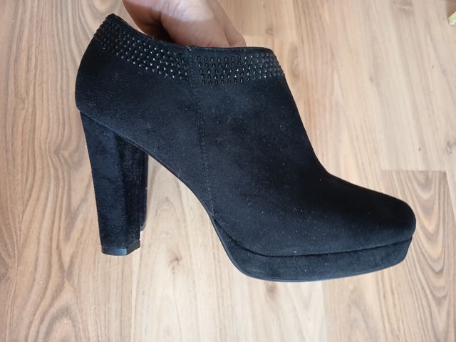 Botines tacón ante negro adornos brillantes T40