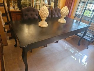 Mesa de comedor de madera negra