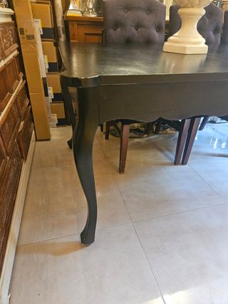 Mesa de comedor de madera negra
