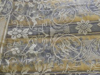 Antigua colcha a punto de red beige