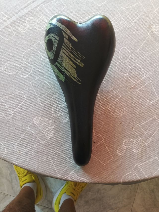 Sillín de bicicleta en forma de corazón