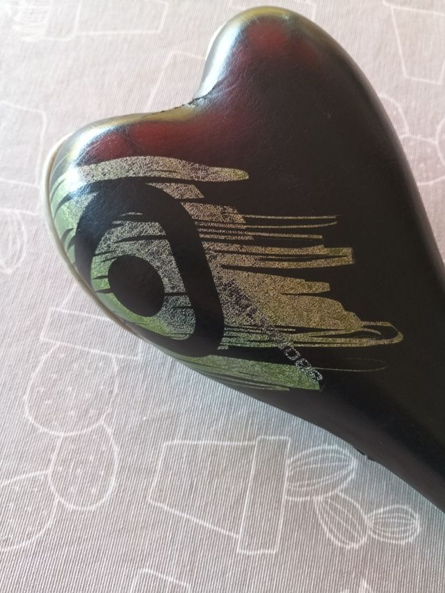 Sillín de bicicleta en forma de corazón