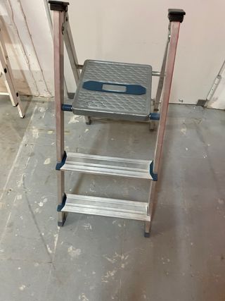 Escalera plegable de aluminio