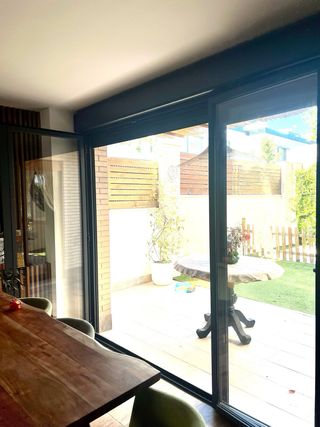 Puerta aluminio con persiana