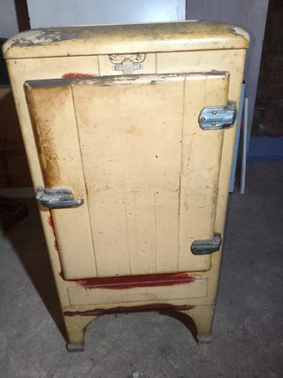 Nevera vintage de hielo