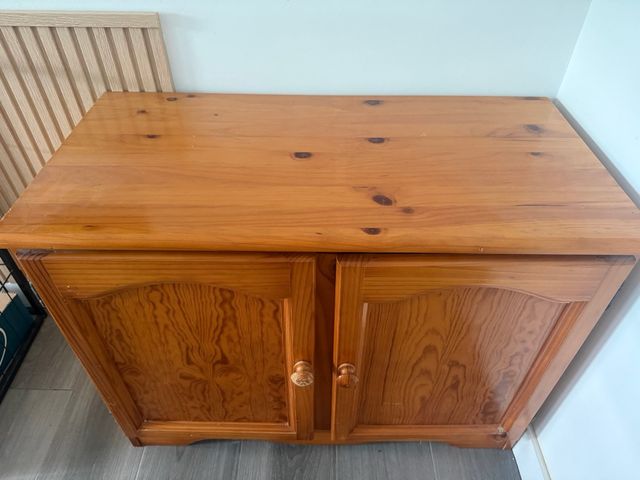 Armário multiusos em madeira