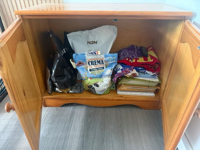 Armário multiusos em madeira