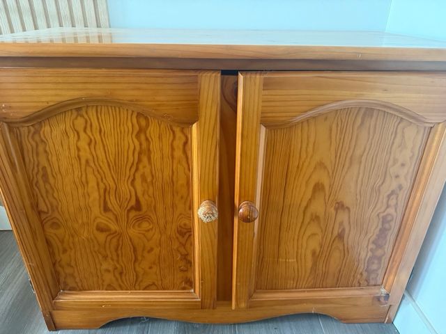 Armário multiusos em madeira