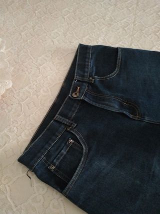 Pantalón Vaquero Azul. Como nuevo, dos usos.