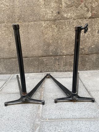 Trípodes de fundición con ruedas