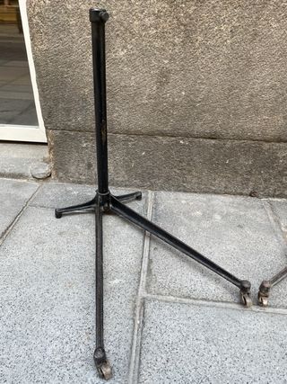 Trípodes de fundición con ruedas