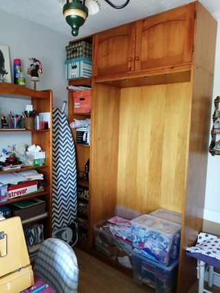 Mueble cama abatible con estantería adosada
