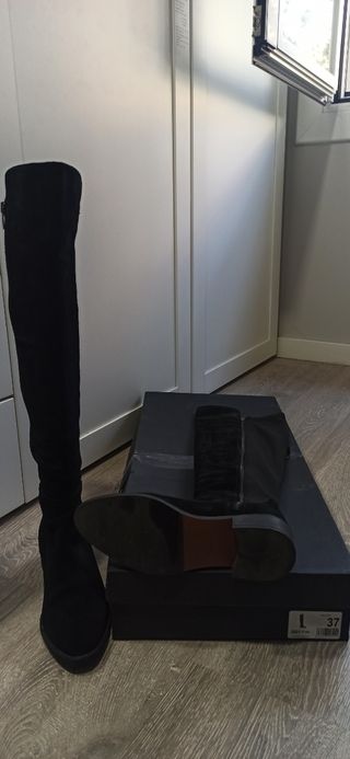 Botas altas de piel negras