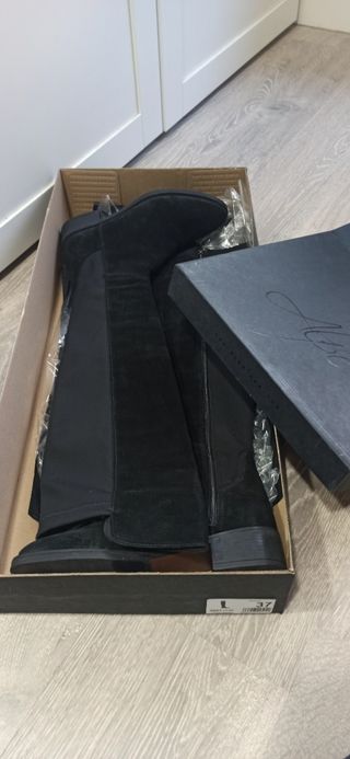 Botas altas de piel negras
