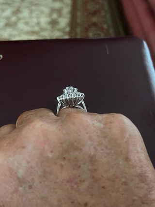 Conjunto Anillo Rosetón Diamantes y Pendientes