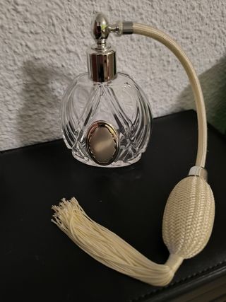 Perfume de cristal tallado y plata
