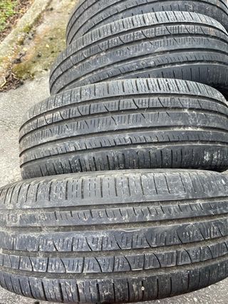 4 Ruedas Pirelli Scorpion P235/60 R18.