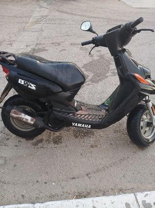 Moto Yamaha BWS Negra
