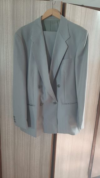 Traje de chaqueta gris claro hombre