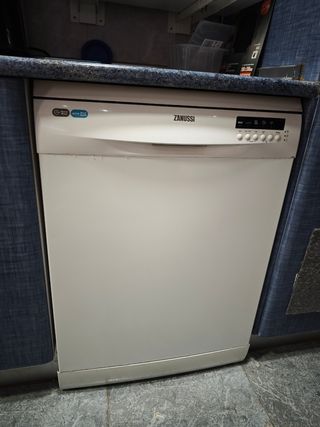 Lavavajillas Zanussi casi nuevo