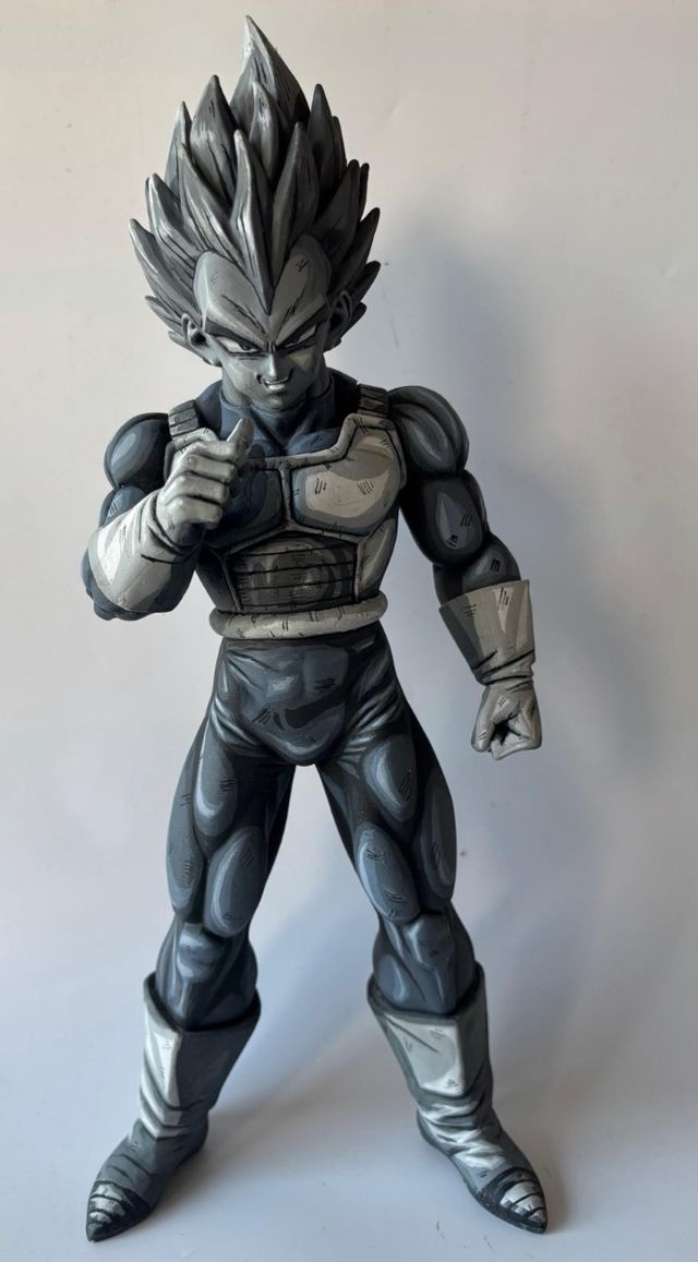 Figura Dragon Ball Vegeta Monocromática
