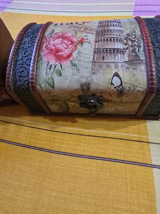 Bauli in legno e pelle per la decorazione