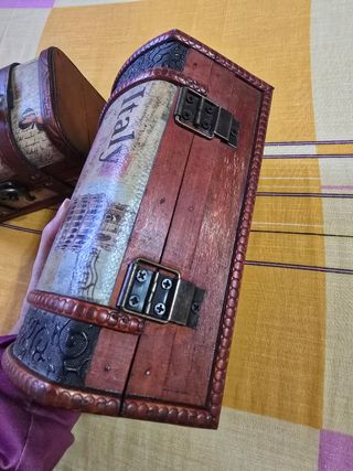 Bauli in legno e pelle per la decorazione