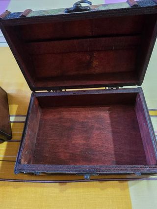 Bauli in legno e pelle per la decorazione