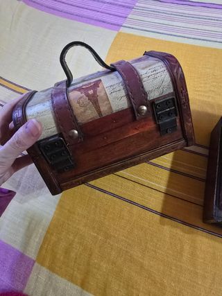 Bauli in legno e pelle per la decorazione