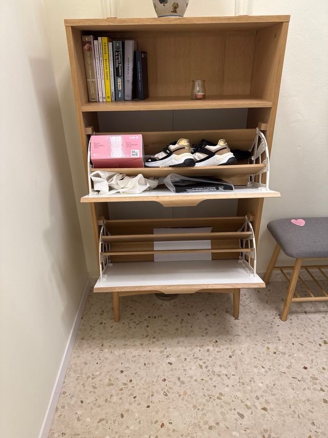 Zapatero de madera maciza con estante