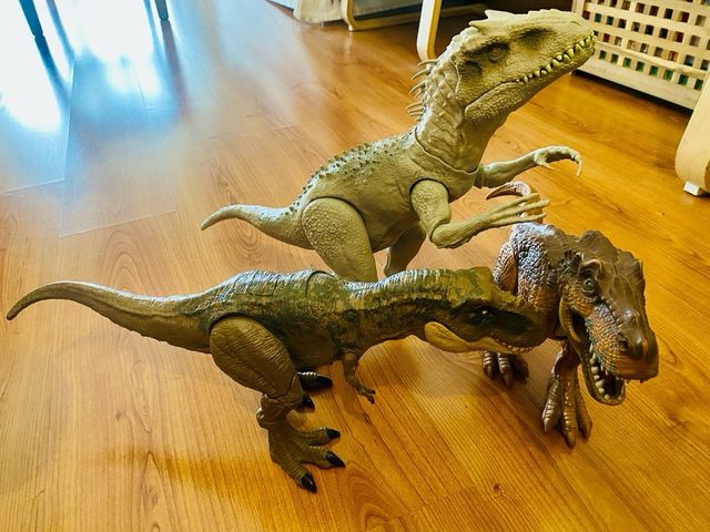 Jurassic World Dinosaurios Indominus Rex T-Rex